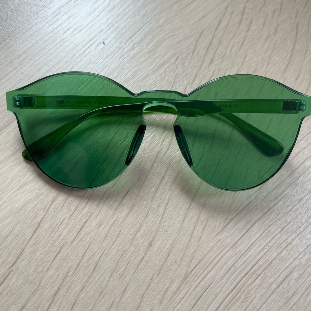 Frameless green tint sunglasses with pouch NEW